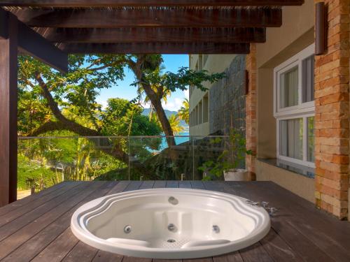 المنطقة المحيطة, Hotel Mercedes in الحبلة