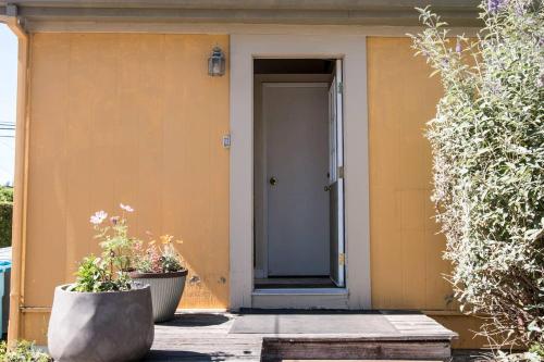 West End Neighborhood Cottage