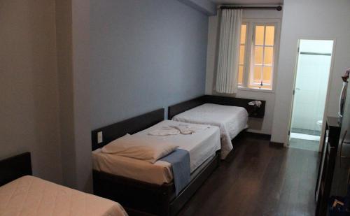 2 twin beds