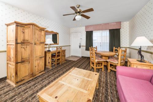 Days Inn by Wyndham Lebec - image 4