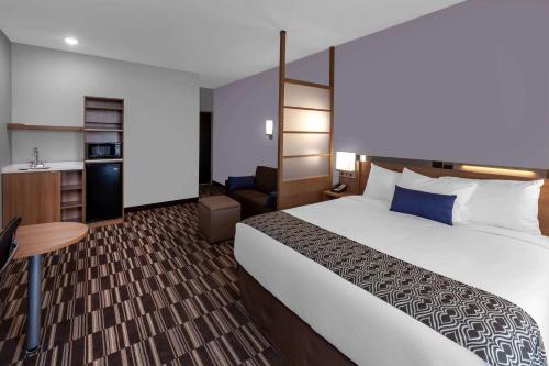 Microtel Inn & Suites by Wyndham College Station, College Station