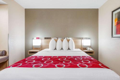 Microtel Inn & Suites by Wyndham Charleston in Charleston, USA
