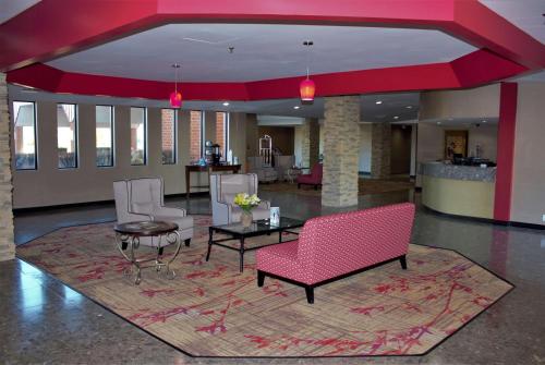 Ramada by Wyndham Wentzville - image 9
