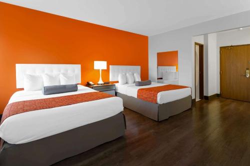 Howard Johnson by Wyndham Waukegan Great Lakes in Waukegan, USA