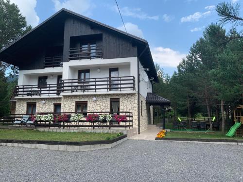  Apartmani Zeder Plitvička jezera in 53230 Rudanovac