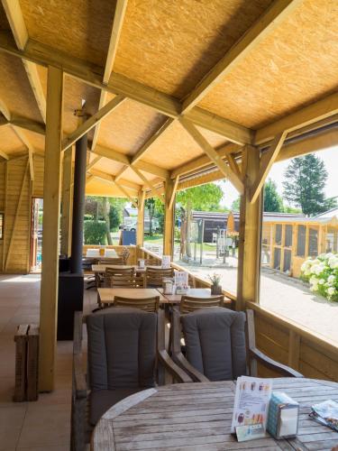 Restorāns, Camping De Grienduil in Zederik