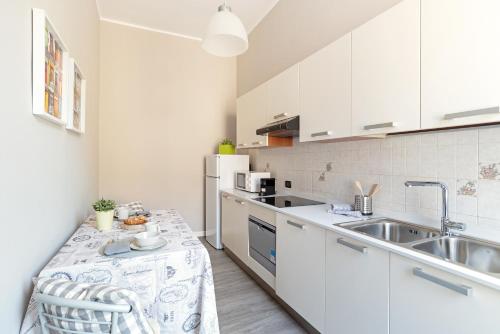 Vittoria Corner - byMyHomeInComo - image 5