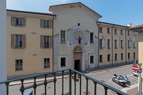 Vittoria Corner - byMyHomeInComo - image 6