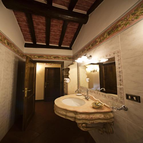 Deluxe Double Room image 5