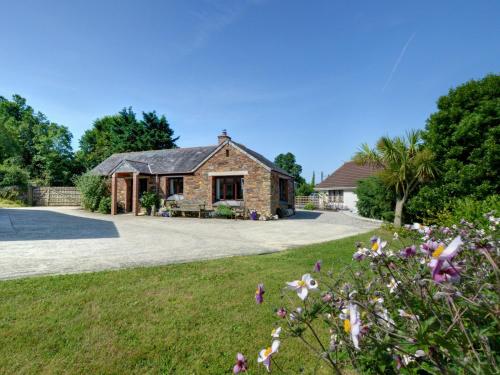 Cozy Cottage In Saint Essey With Terrace, Padstow, Cornwall