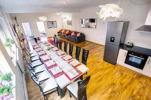 Halesowen Apartment Up To 20 People