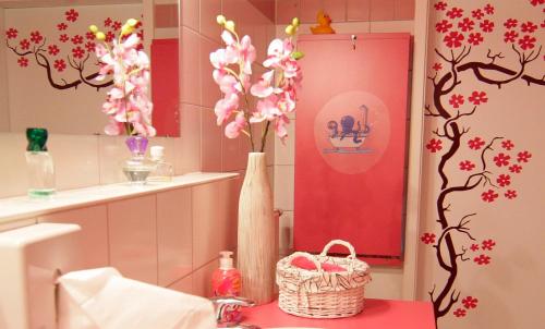 Bathroom, Hotel & Gasthof zum Rodelseer Schwan in Rodelsee