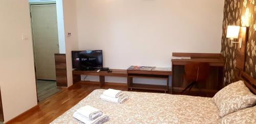 One-Bedroom Apartment image 6