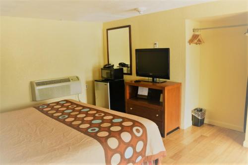 Boston Motel - image 2