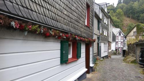 HIER & JETZT in Monschaus Altstadt in Monschau, Deutschland