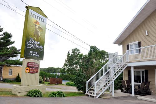 Entrance, Motel Blanche d'Haberville in Saint-Jean-Port-Joli
