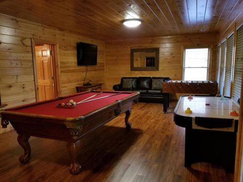 Memory Maker - Free Daily Activities - Enjoy family time in our theater game room or hot tub - main image