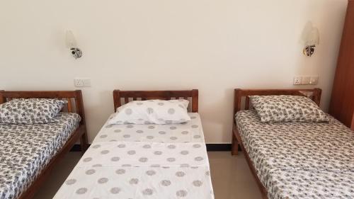 3 twin beds