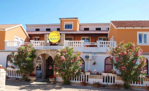  Pansion Galeb, Pension in Drage