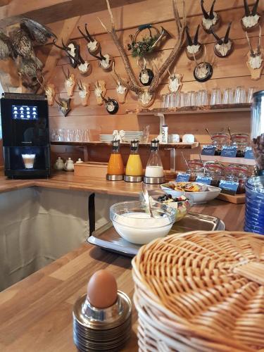 อาหารและเครื่องดื่ม, Haus Moni in ชวานเกา