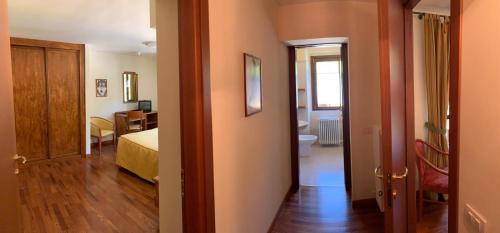 1 queen bed, 1 twin bed