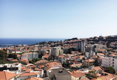  THE L apartment - city living with rooftop terrace in Funchal