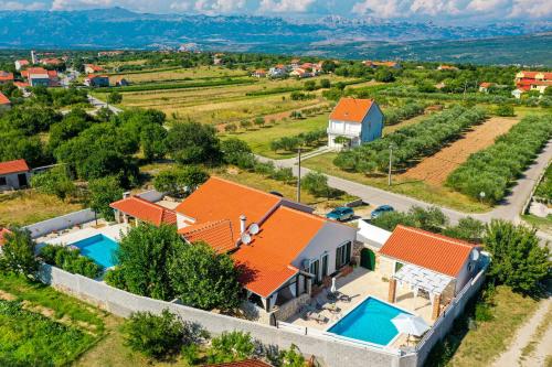 Holiday Home Ikka with swimming pool