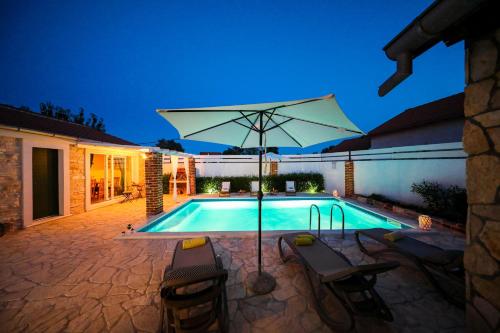 Holiday Home Ikka with swimming pool