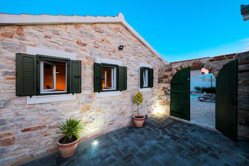 Holiday Home Ikka with swimming pool