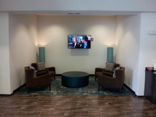 Oakwood Suites - image 9