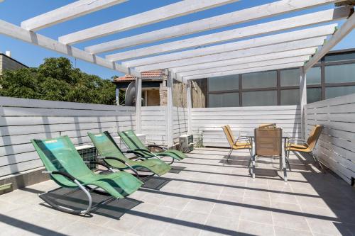 HaHavatselet Suite - Isrentals - main image