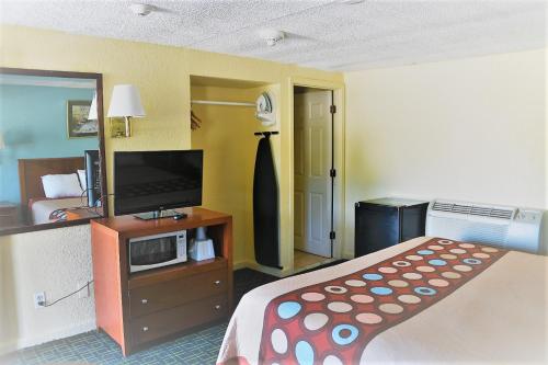 Boston Motel - image 7