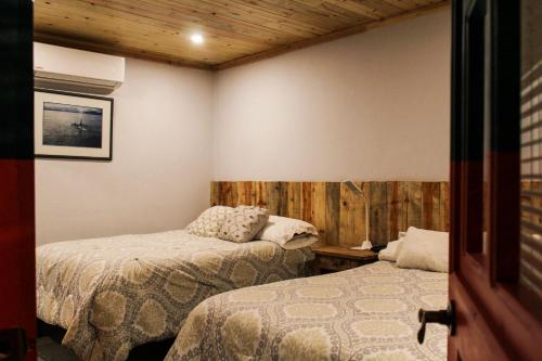 2 double beds