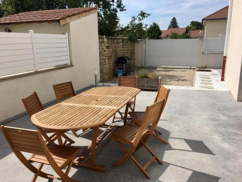 MONTALIEU SEJOUR 2 Maisons, Les tulipes ou Les Bambous in Montalieu-Vercieu