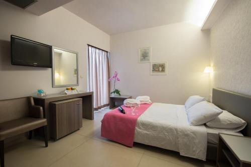 Astron Hotel - image 13
