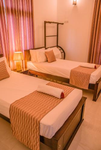 Double Room with Balcony image 3