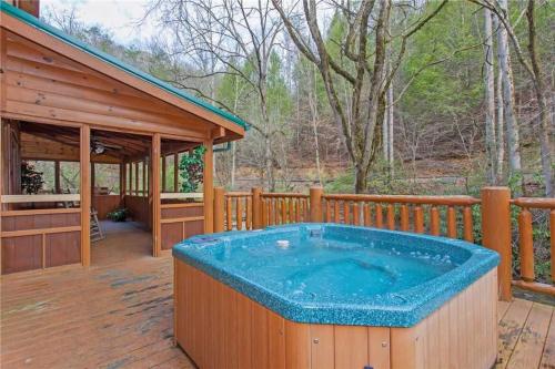 The Lodge at Caney Creek - Fire pit by the creek - Theater - Game Room - Hot Tub - image 3