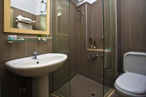 Astron Hotel - image 4