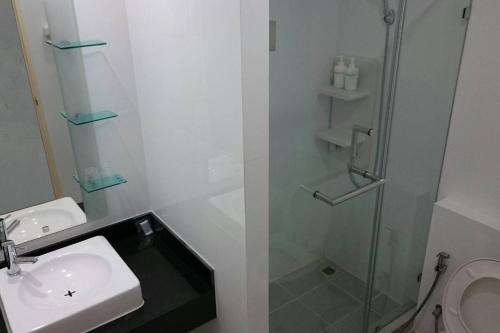 ASTRO ApartmentCondo on main street Chaengwattana Road near Department Store