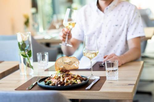 Schwan und Post Business Quarters - main image