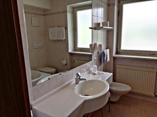 Hotel Rodes - image 8