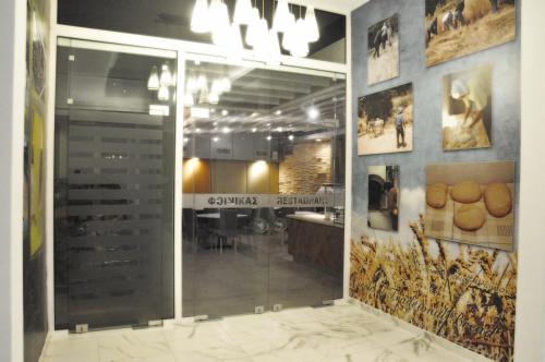Astron Hotel - image 12