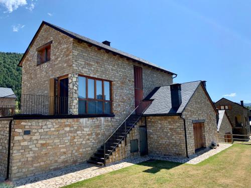 ทัศนียภาพภายนอกโรงแรม, Casa Mya. A Modern Duplex in the Spanish Pyrenees in พีรินีโออราโกเนส