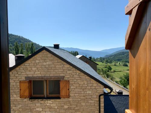 ทัศนียภาพ, Casa Mya. A Modern Duplex in the Spanish Pyrenees in พีรินีโออราโกเนส