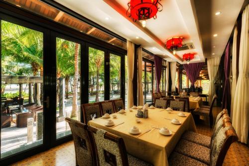 Restaurant, Seava Ho Tram Beach Resort in Ho Coc