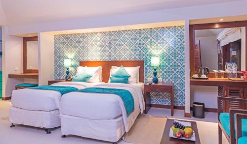 1 king bed, 1 twin bed