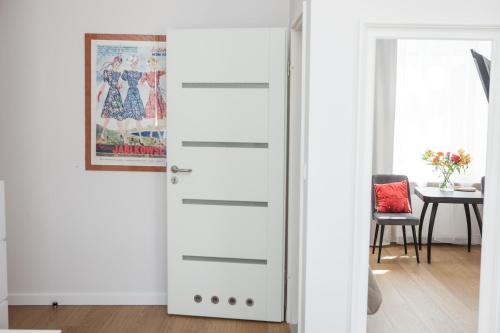 Apple Inn - image 10