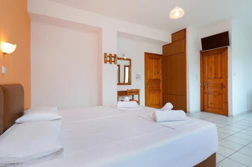  Komninos Rooms in Panagia