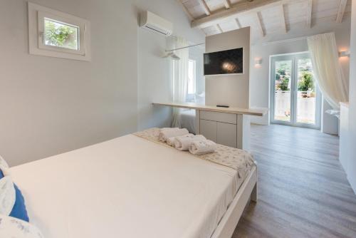  ELECTRA Luxury Apartments in Pythagoreio