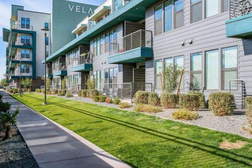 Luxury 1BR on Tempe Town Lake #3005 by WanderJaunt